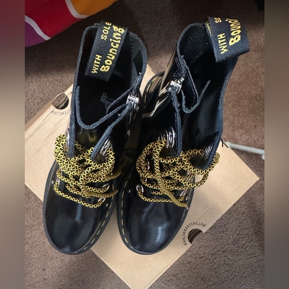 Dr.‎ Martens Black Leather Boots with Yellow Laces Jadon Max size 8 - Picture 8 of 8
